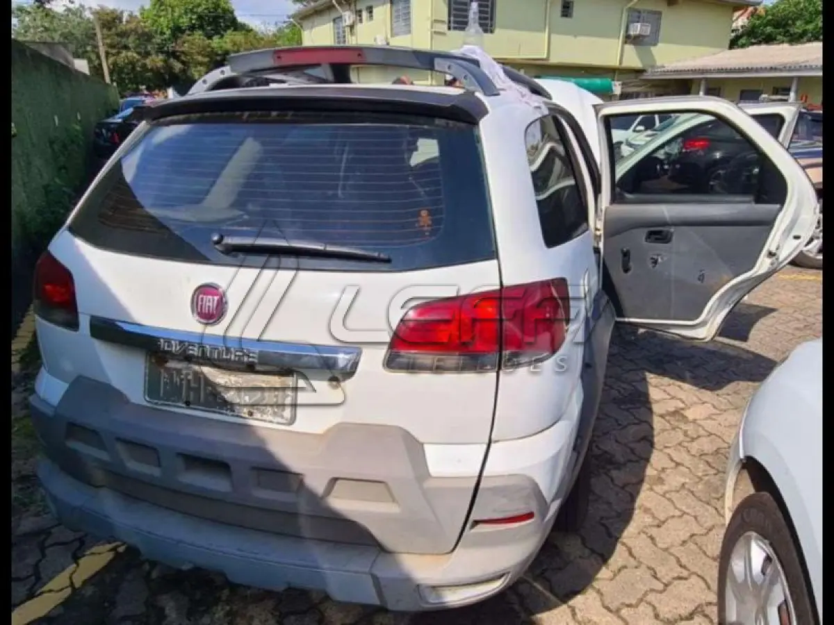 LOTE 182 - FIAT/WEEKEND ADVENTURE