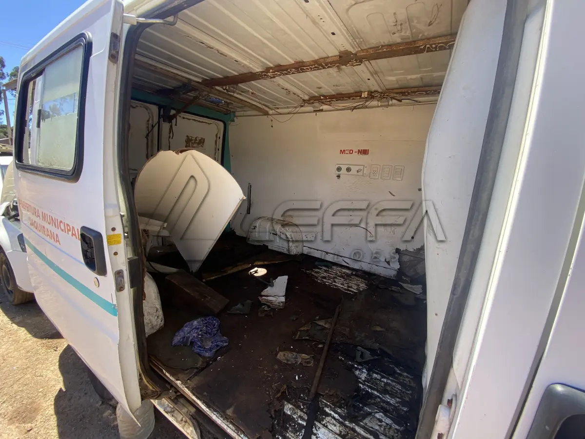 LOTE 004 - AMBULÂNCIA PEUGEOT/BOXER F330C TD, DIESEL, PLACAS IMV-2402, ANO 2005, MODELO 2006 (NÃO FUNCIONA)