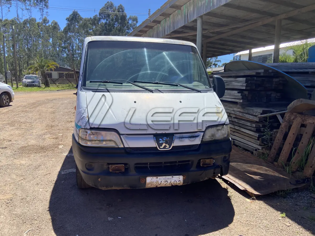 LOTE 004 - AMBULÂNCIA PEUGEOT/BOXER F330C TD, DIESEL, PLACAS IMV-2402, ANO 2005, MODELO 2006 (NÃO FUNCIONA)