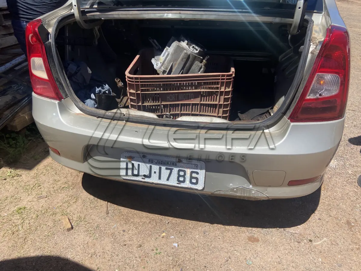 LOTE 006 - UM VEÍCULO RENAULT/LOGAN EXP 16HP, FLEX, PLACAS IUJ-1786, ANO 2013, MODELO 2013 (NÃO FUNCIONA)