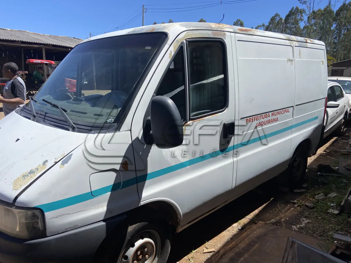 LOTE 004 - AMBULÂNCIA PEUGEOT/BOXER F330C TD, DIESEL, PLACAS IMV-2402, ANO 2005, MODELO 2006 (NÃO FUNCIONA)