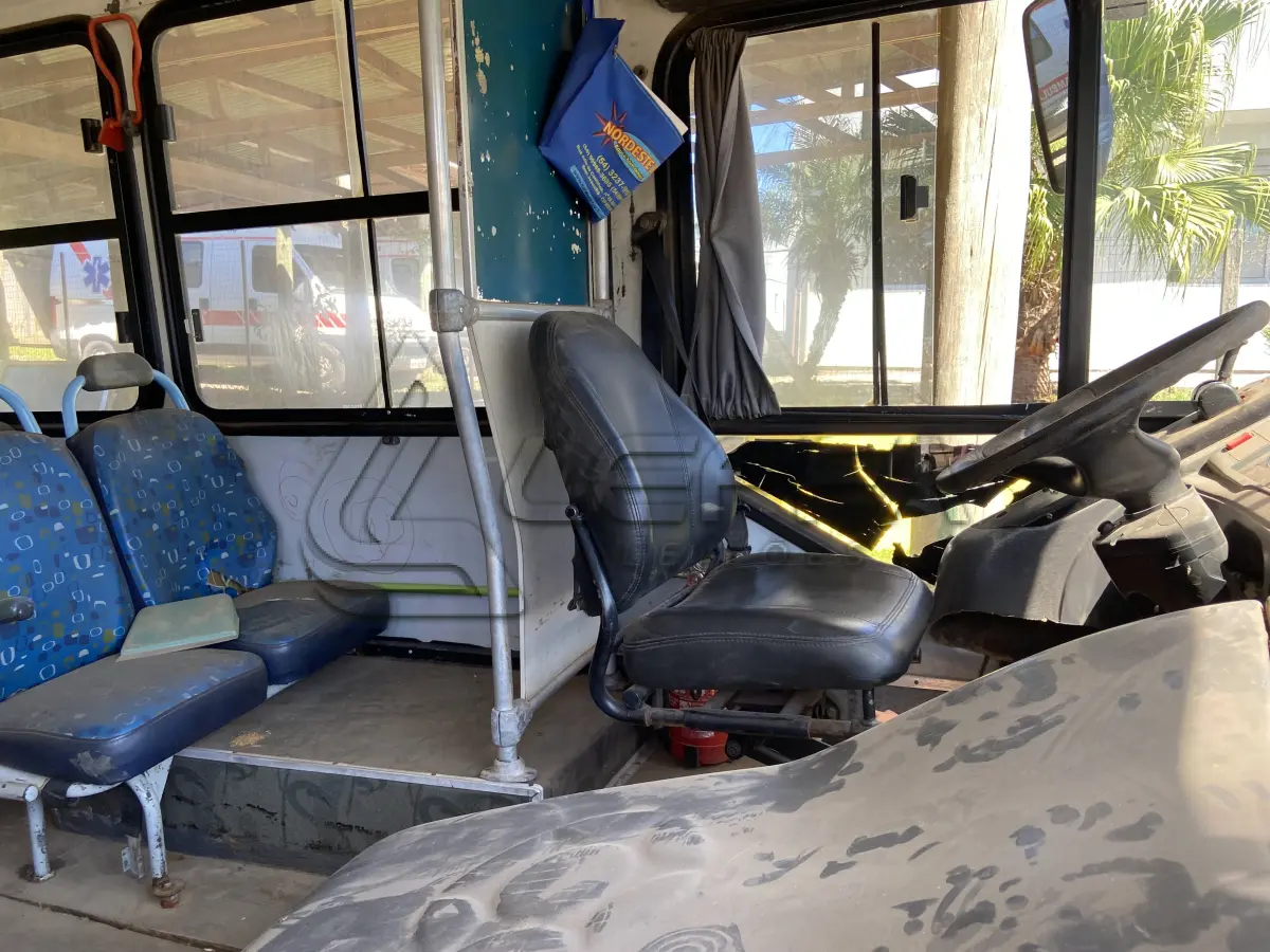 LOTE 002 - UM ÔNIBUS MERCEDES BENZ/OF 1620, DIESEL, PLACAS KGH-9502, ANO 1996, MODELO 1997 (SEM FUNCIONAMENTO)