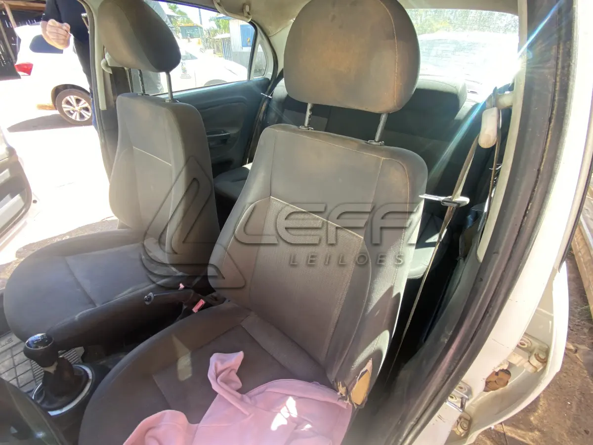 LOTE 005 - UM VEÍCULO VOLKSWAGEN/NOVO VOYAGE 1.0, FLEX, PLACAS IUE-6513, ANO 2013, MODELO 2013