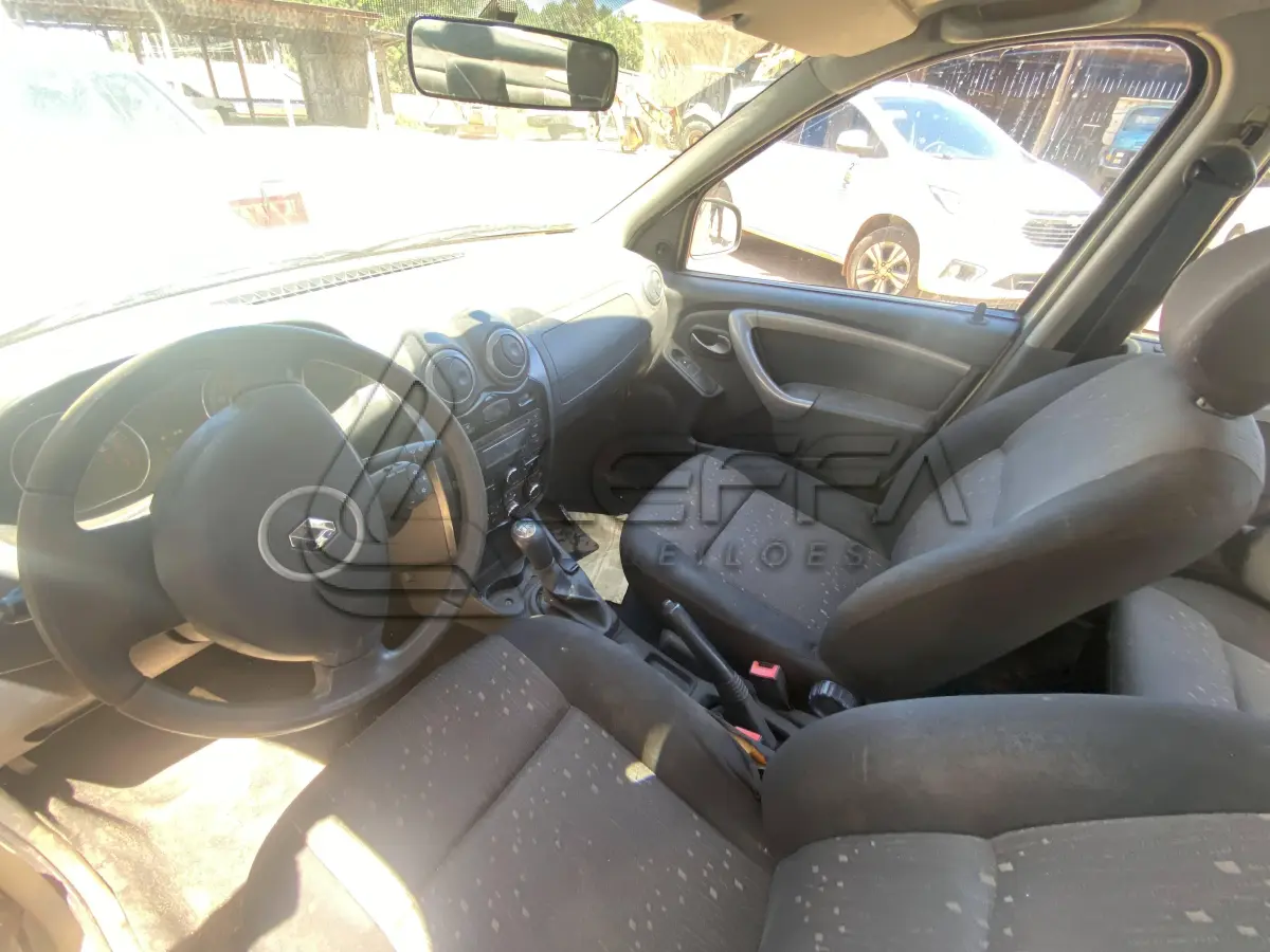 LOTE 006 - UM VEÍCULO RENAULT/LOGAN EXP 16HP, FLEX, PLACAS IUJ-1786, ANO 2013, MODELO 2013 (NÃO FUNCIONA)