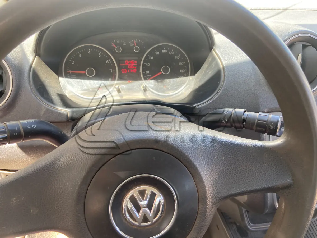 LOTE 005 - UM VEÍCULO VOLKSWAGEN/NOVO VOYAGE 1.0, FLEX, PLACAS IUE-6513, ANO 2013, MODELO 2013