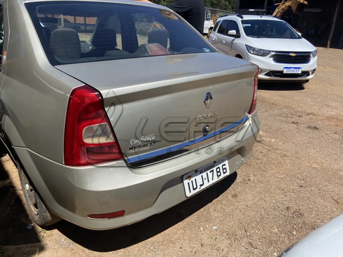 LOTE 006 - UM VEÍCULO RENAULT/LOGAN EXP 16HP, FLEX, PLACAS IUJ-1786, ANO 2013, MODELO 2013 (NÃO FUNCIONA)