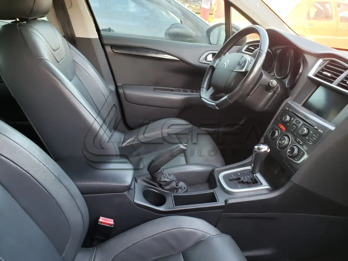 LOTE 001 - UM VEÍCULO I/CITROËN C4L A THP-EXCL, ANO 2013, MODELO 2014, PLACAS IWM-4567, COR PRETA, RENAVAM 1012462657