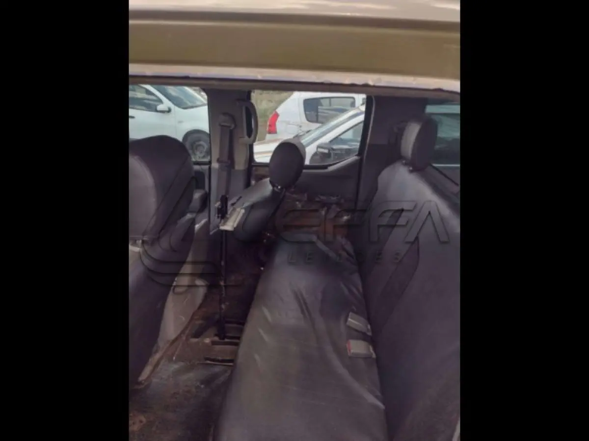 LOTE 207 - NISSAN/FRONTI ER LE 25 X4