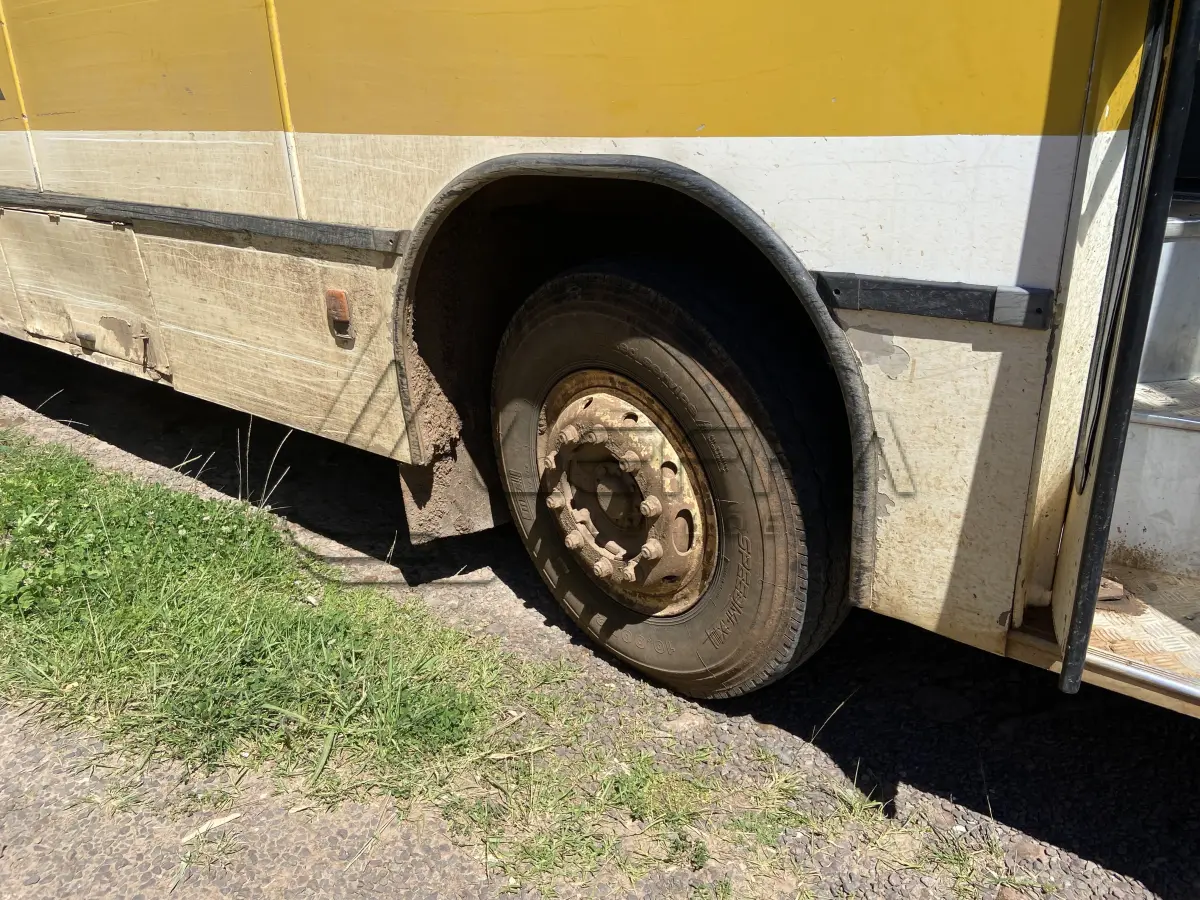 LOTE 003 - UM ÔNIBUS MERCEDES BENZ/OF 1620, DIESEL, PLACAS IEY-6745, ANO 1996, MODELO 1996