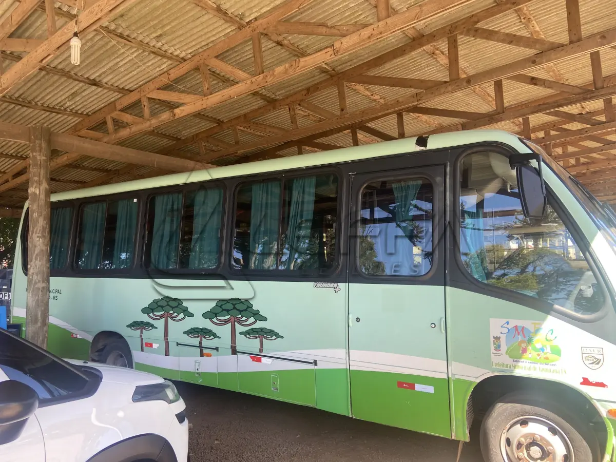 LOTE 001 - UM ÔNIBUS AGRALE/NEOBUS TH, DIESEL, PLACAS IQX-4618, ANO 2010, MODELO 2010