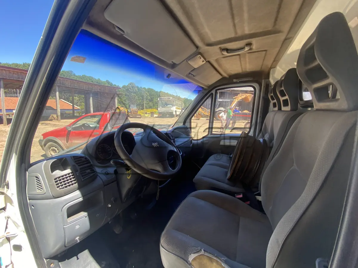LOTE 004 - AMBULÂNCIA PEUGEOT/BOXER F330C TD, DIESEL, PLACAS IMV-2402, ANO 2005, MODELO 2006 (NÃO FUNCIONA)