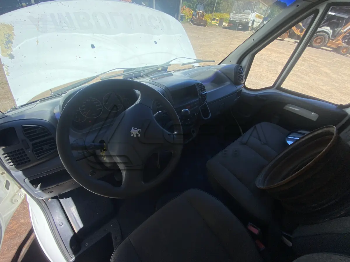 LOTE 004 - AMBULÂNCIA PEUGEOT/BOXER F330C TD, DIESEL, PLACAS IMV-2402, ANO 2005, MODELO 2006 (NÃO FUNCIONA)