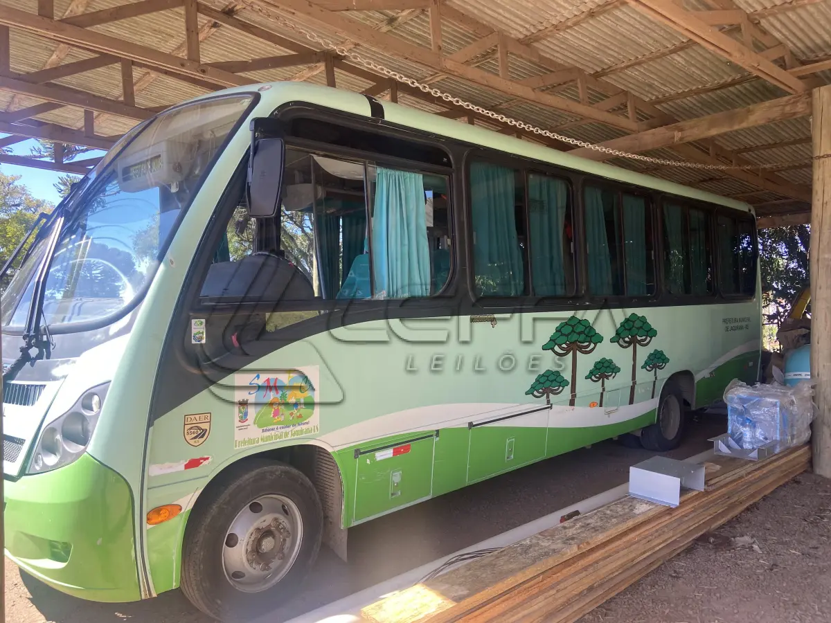 LOTE 001 - UM ÔNIBUS AGRALE/NEOBUS TH, DIESEL, PLACAS IQX-4618, ANO 2010, MODELO 2010