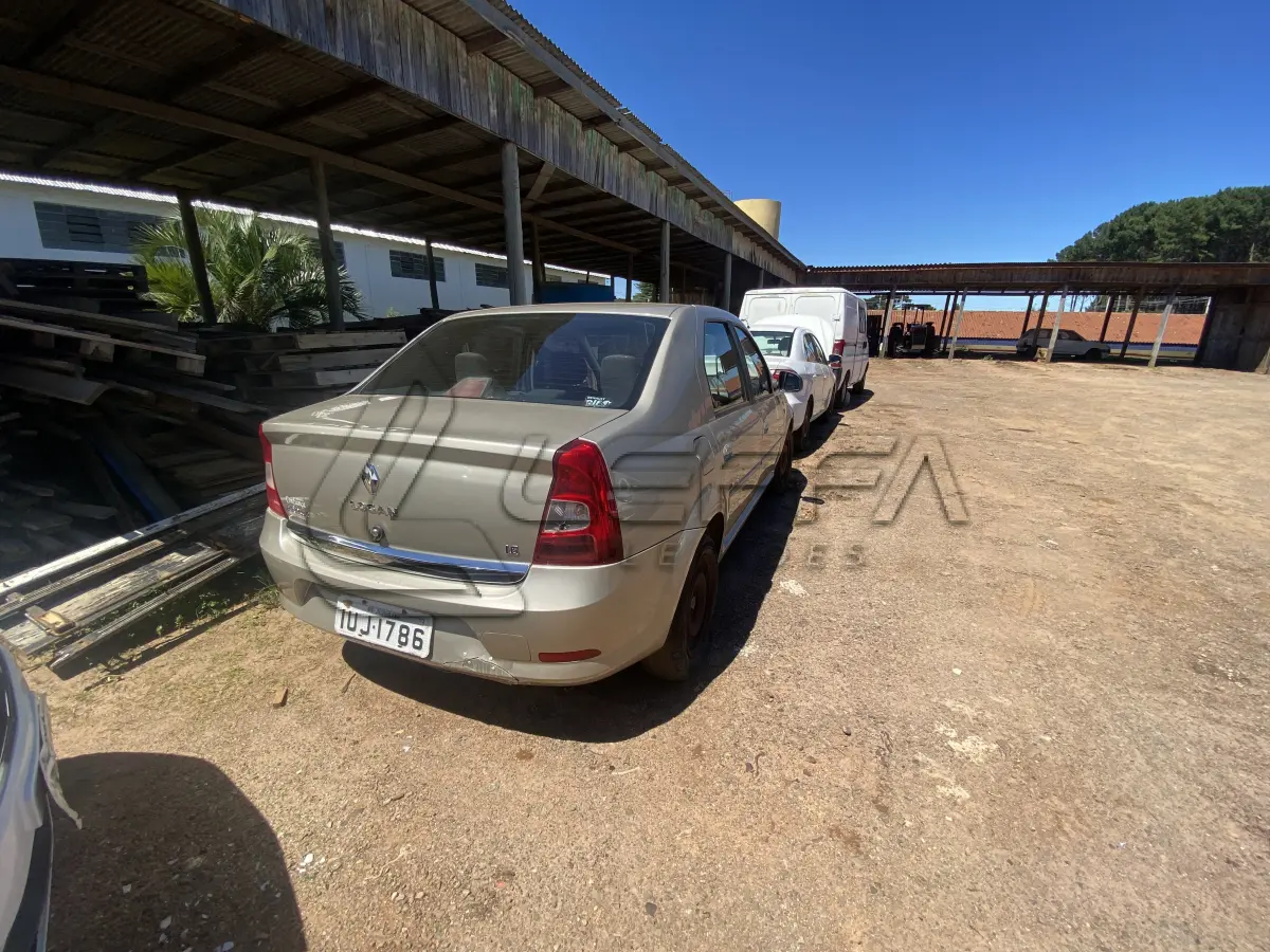 LOTE 006 - UM VEÍCULO RENAULT/LOGAN EXP 16HP, FLEX, PLACAS IUJ-1786, ANO 2013, MODELO 2013 (NÃO FUNCIONA)