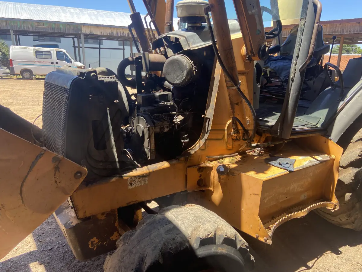 LOTE 018 - RETROESCAVADEIRA CASE 580M, DIESEL, ANO/MODELO 2008