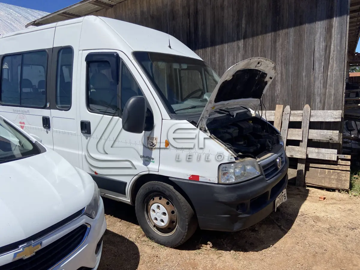 LOTE 010 - UM VEÍCULO FIAT/DUCATO MC TCA, DIESEL, PLACAS IVU-0875, ANO 2014, MODELO 2014