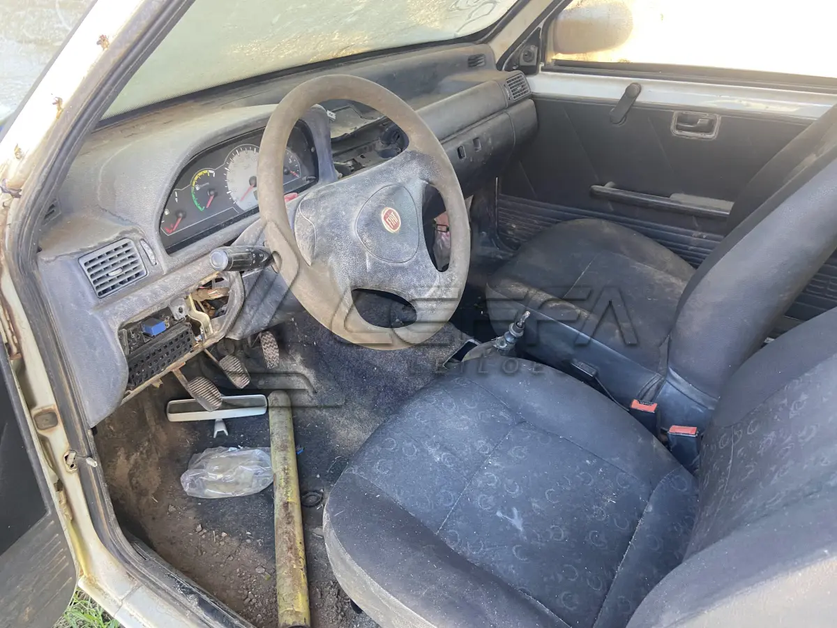 LOTE 013 - UM VEÍCULO FIAT/UNO MILLE ECONOMY, FLEX, PLACAS IRA-3471, ANO 2010, MODELO 2011 (EM ESTADO DE SUCATA)
