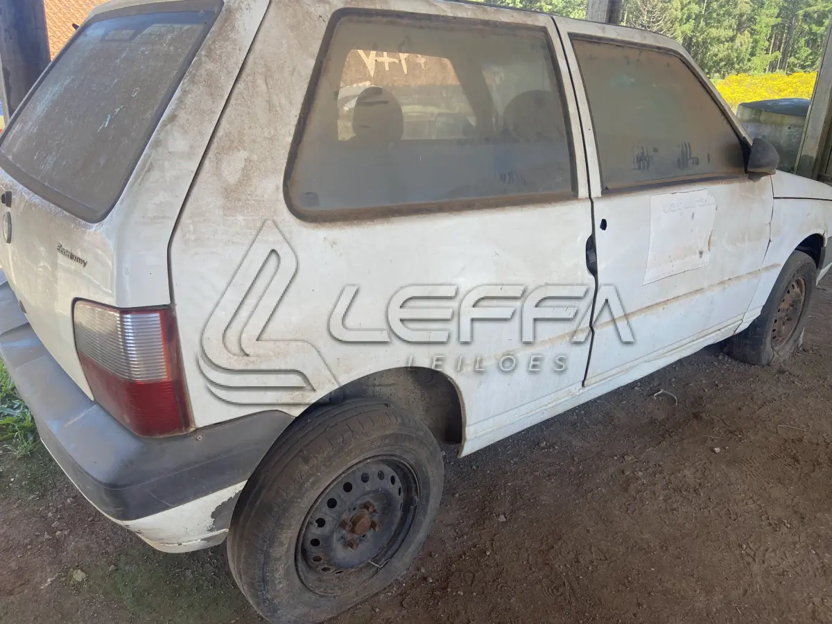 LOTE 013 - UM VEÍCULO FIAT/UNO MILLE ECONOMY, FLEX, PLACAS IRA-3471, ANO 2010, MODELO 2011 (EM ESTADO DE SUCATA)