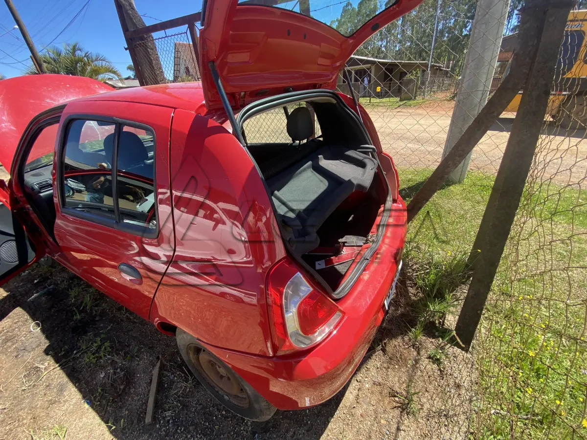 LOTE 009 - UM VEÍCULO RENAULT/CLIO 1.0 16V, FLEX, PLACAS IUJ-1830, ANO 2013, MODELO 2014