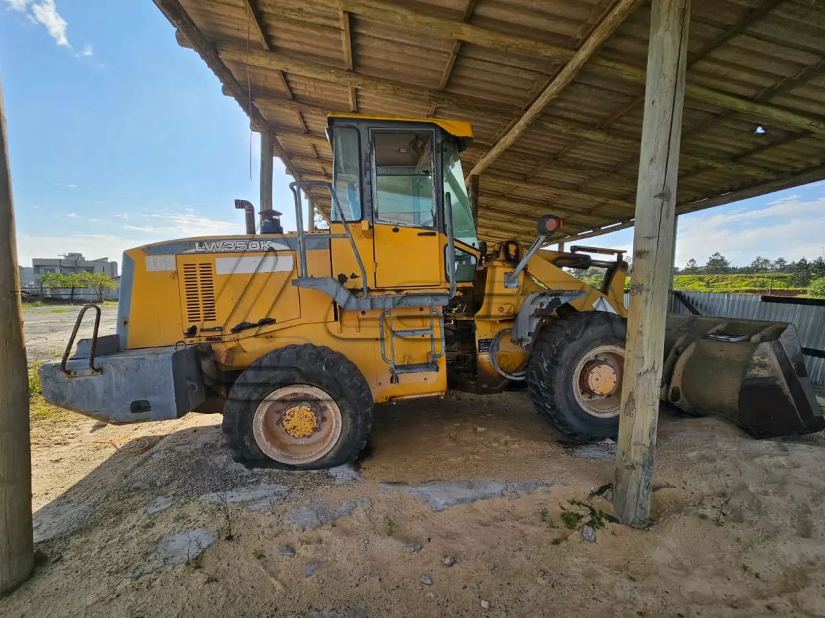 LOTE 001 - UMA PÁ CARREGADEIRA XCMG LW550K