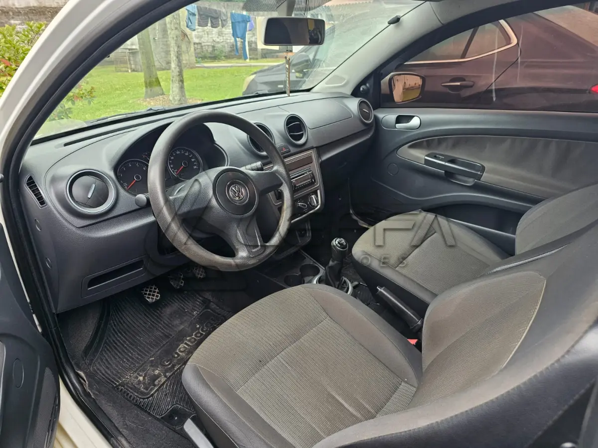 LOTE 001 - VW/NOVA SAVEIRO CE, placas IUW-1G44, ano 2013, modelo 2014, cor branca, álcool/gasolina, RENAVAM 586268618.