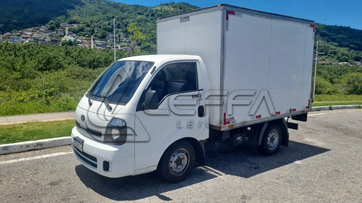 LOTE 001 - Um veículo caminhonete importado marca I/KIA UK2500 HD SC,  carroceria fechada, cor branca, a diesel, ano de fabricação e modelo 2018/2019, placa  QJJ0286 (QJJ0C86)