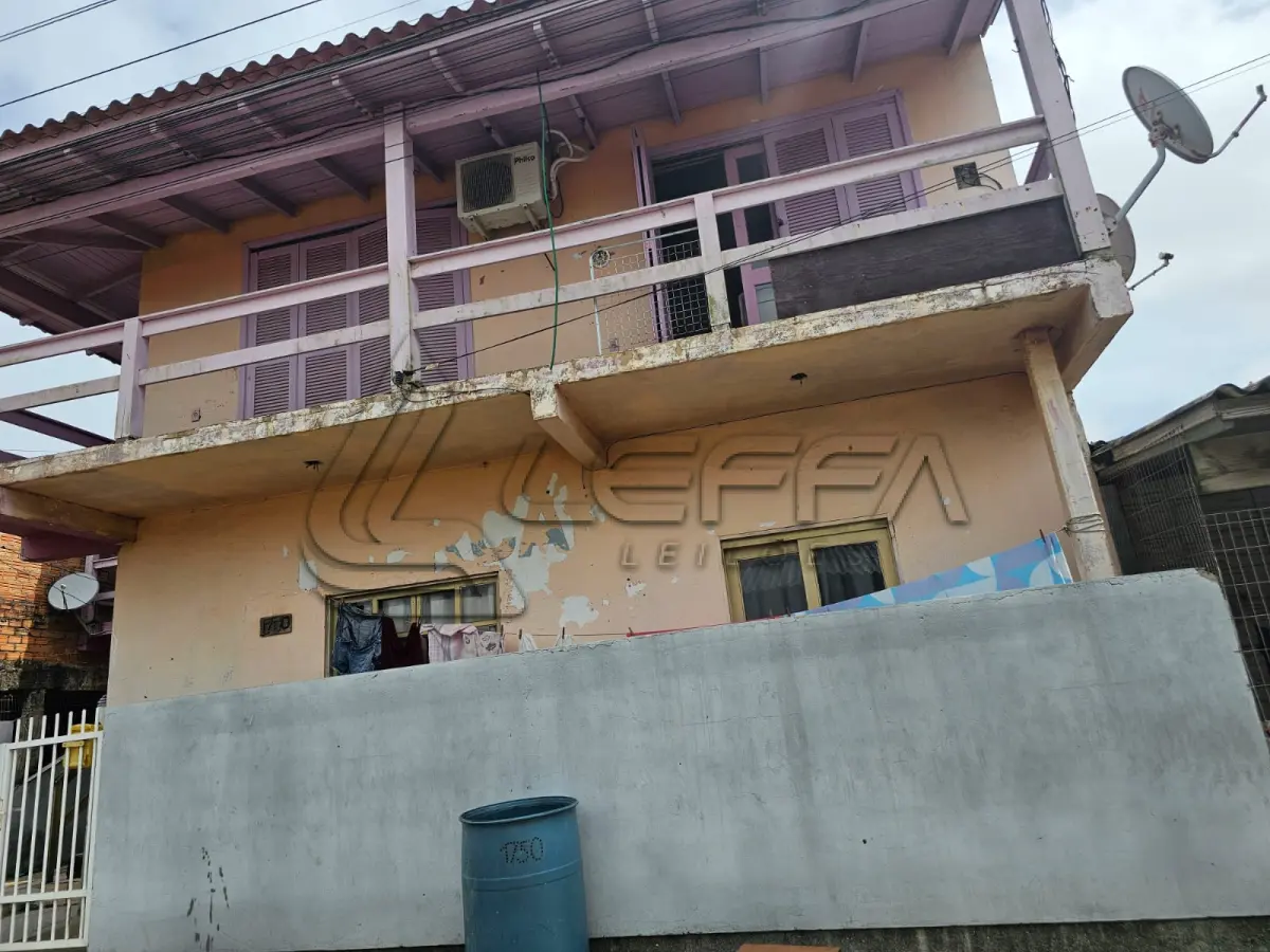 LOTE 001 - DIREITOS POSSESSÓRIOS DO IMÓVEL ASSIM DESCRITO: UM TERRENO URBANO, localizado na Rua Feliz, nº 1750, Bairro Curtume, cidade de Torres/RS, com benfeitorias, UMA CASA RESIDENCIAL