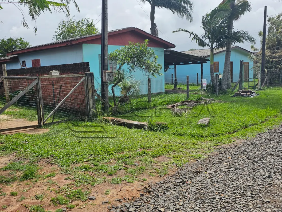 LOTE 001 - : DIREITOS POSSESSÓRIOS – UMA CASA DE ALVENARIA – Localizada na Travessa Maracanã, nº 291, Bairro Campo Bonito, Torres/RS