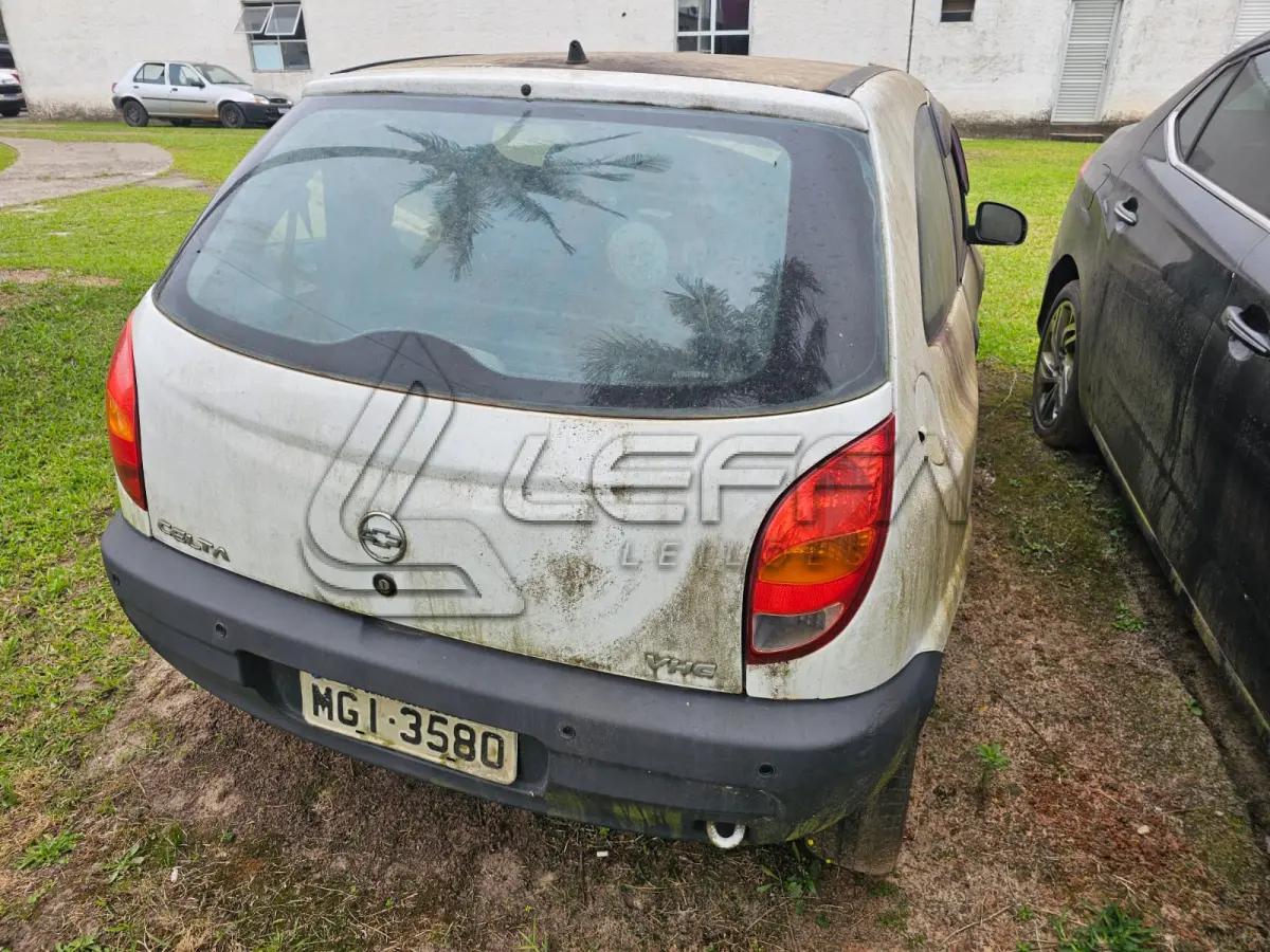 LOTE 001 - GM/CELTA 3 PORTAS, PLACAS MGI-3580, ANO/MODELO 2003/2004, COR BRANCA, RENAVAM 818303484.