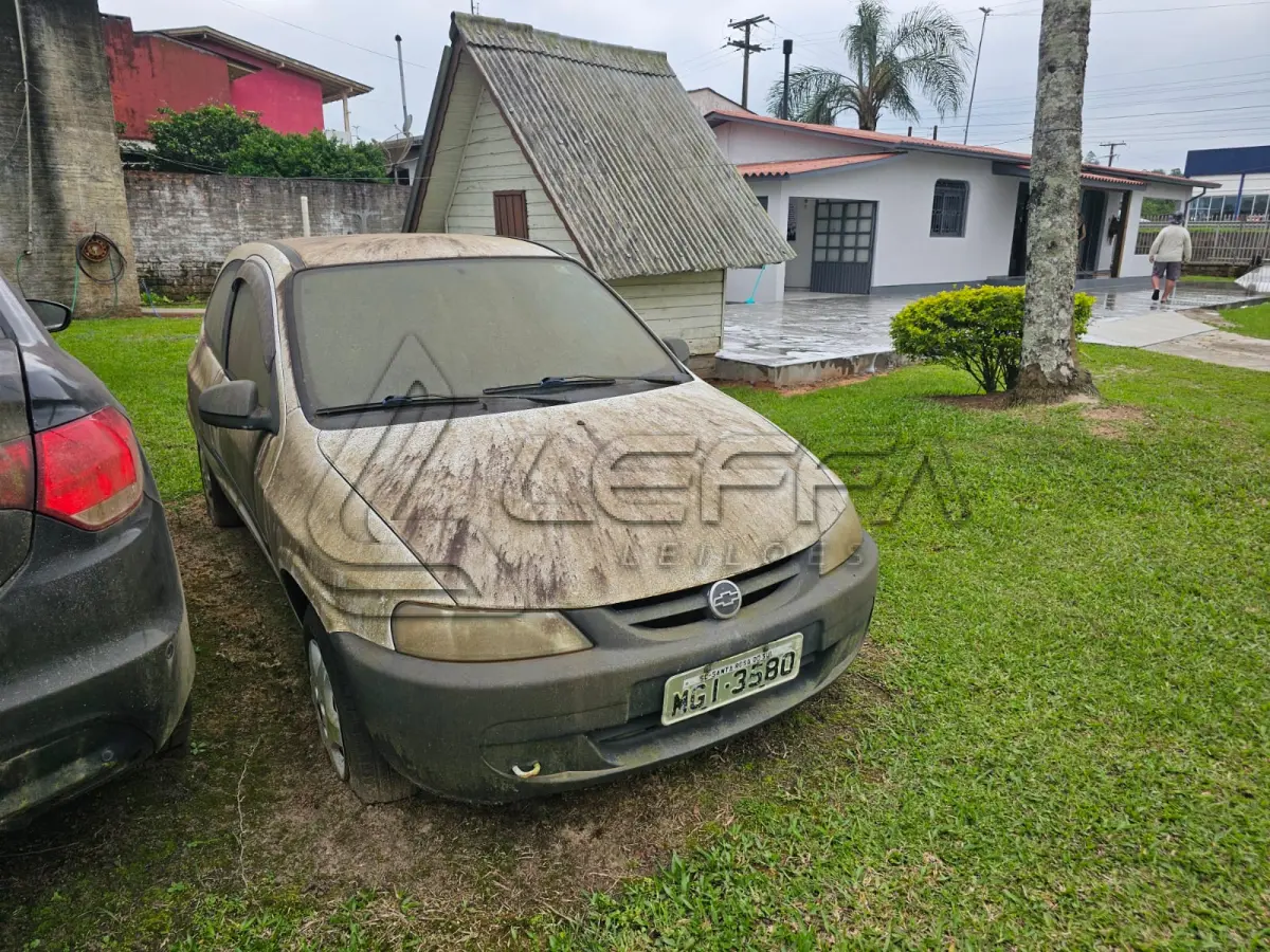 LOTE 001 - GM/CELTA 3 PORTAS, PLACAS MGI-3580, ANO/MODELO 2003/2004, COR BRANCA, RENAVAM 818303484.