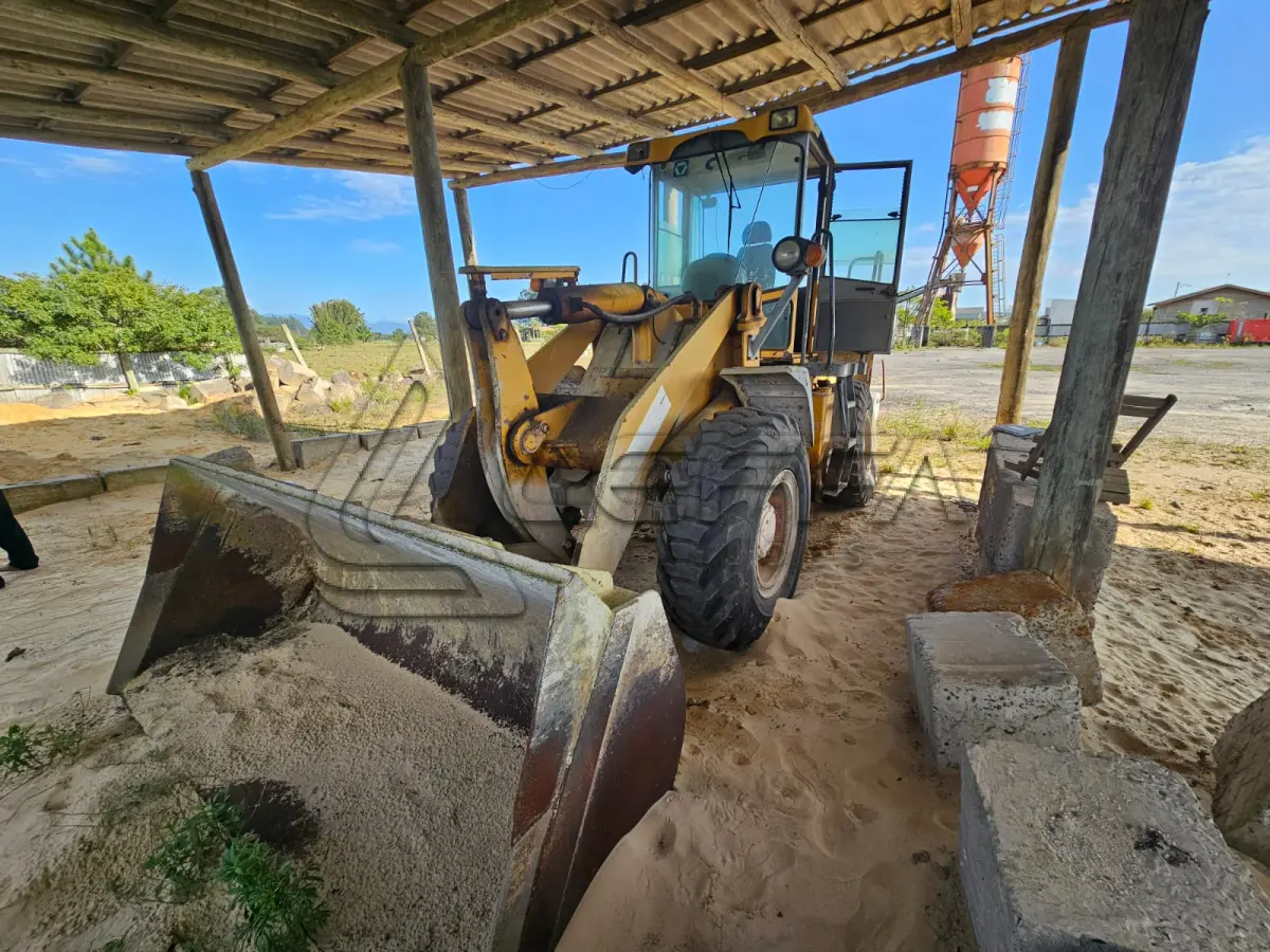 LOTE 001 - UMA PÁ CARREGADEIRA XCMG LW550K