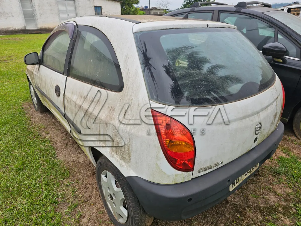 LOTE 001 - GM/CELTA 3 PORTAS, PLACAS MGI-3580, ANO/MODELO 2003/2004, COR BRANCA, RENAVAM 818303484.