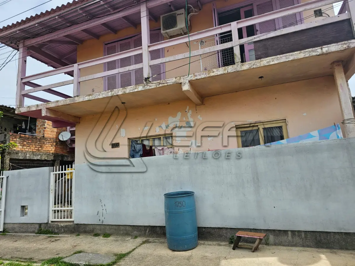 LOTE 001 - DIREITOS POSSESSÓRIOS DO IMÓVEL ASSIM DESCRITO: UM TERRENO URBANO, localizado na Rua Feliz, nº 1750, Bairro Curtume, cidade de Torres/RS, com benfeitorias, UMA CASA RESIDENCIAL