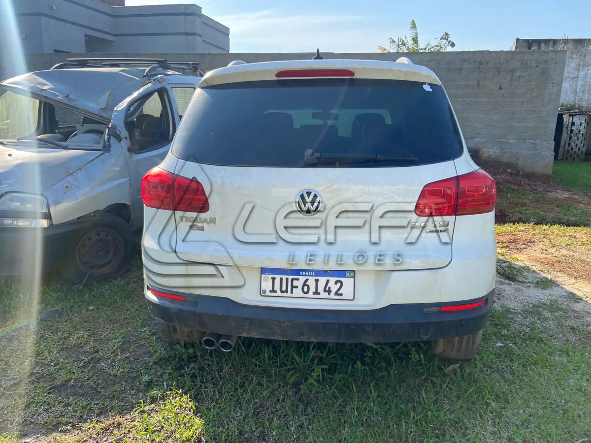 LOTE 001 - UM VEÍCULO I/VW TIGUAN 2.0 TSI, COR BRANCA, GASOLINA, ANO/MODELO 2013, PLACAS IUF-6I42, RENAVAM 532131681.