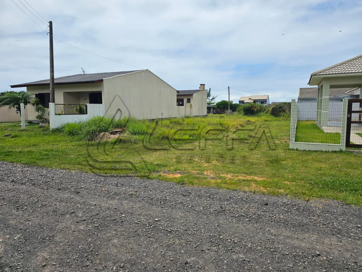 LOTE 003 - Um Terreno Urbano, Lote 14 Quadra 08, no Balneário Perola, em Arroio do Sal RS