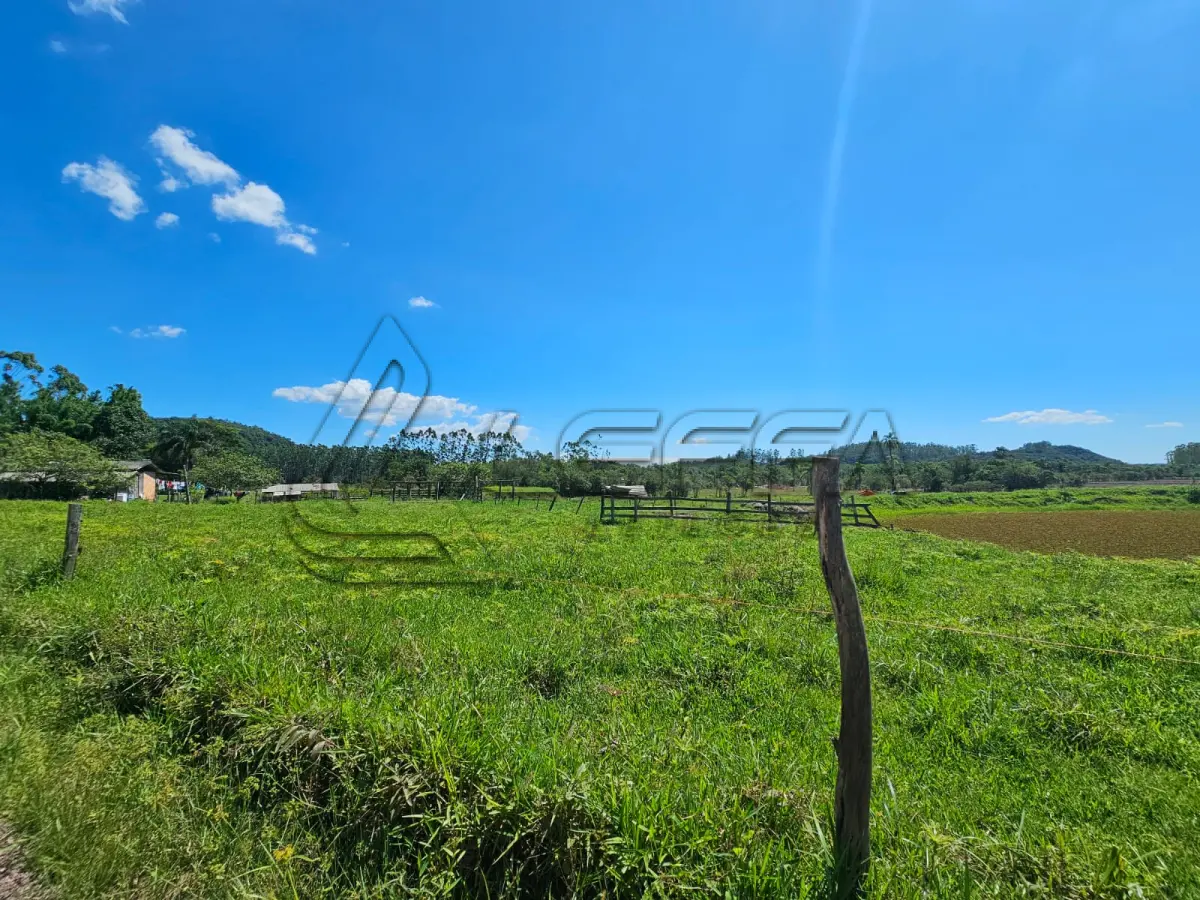 LOTE 001 - UMA ÁREA RURAL DE APROXIMADAMENTE 1,8250 HECTARES NA LOCALIDADE  DE GLÓRIA  (próximo a localidade de PIRATABA e COSTÃO) EQUIVALENTE A 50% DO BEM DESCRITO NA MATRÍCULA N°  44.156