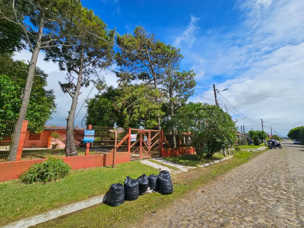 LOTE 002 - Um Imóvel na Rua Eurico Gaspar, em Imbé RS