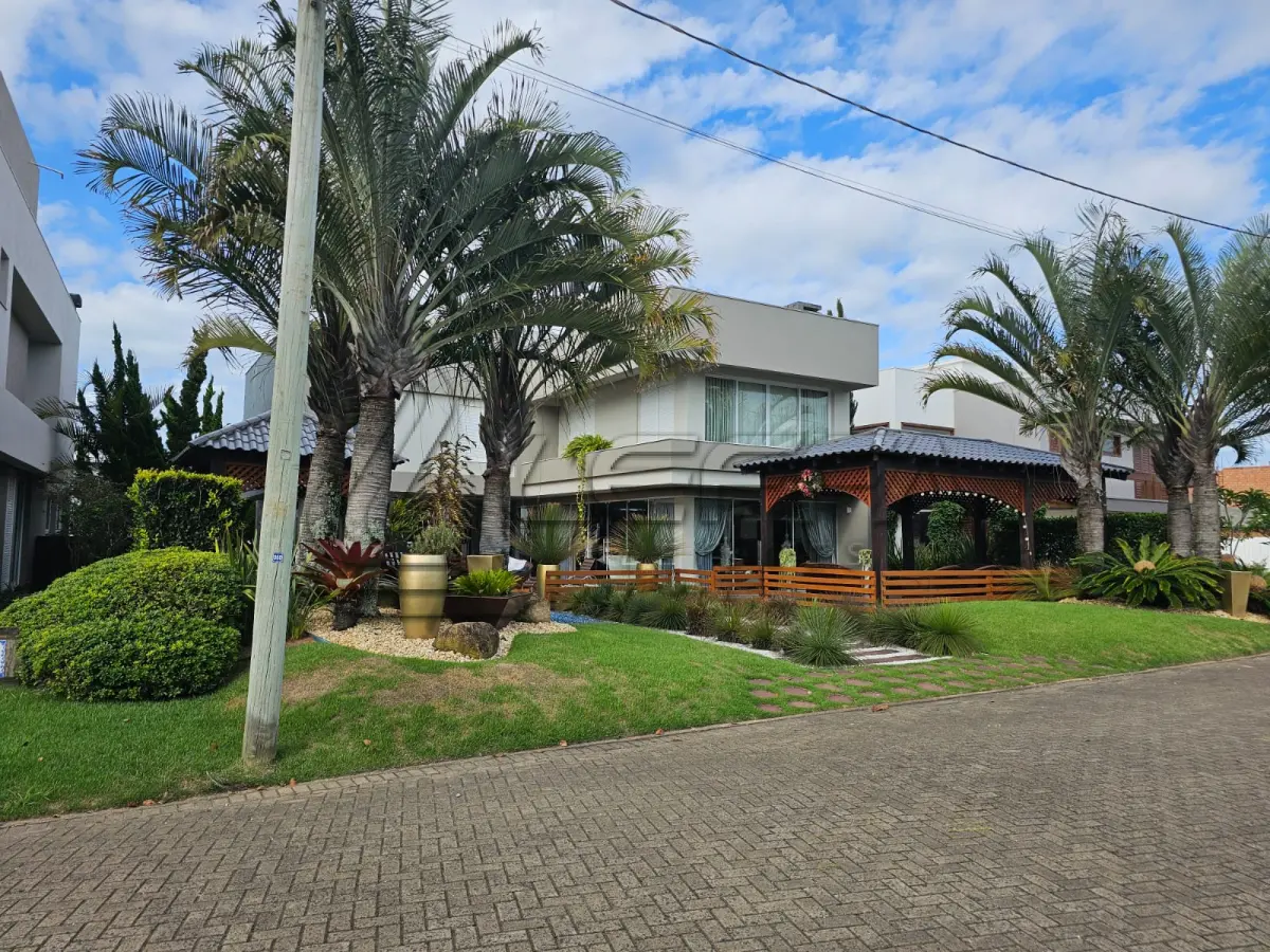 LOTE 001 - UMA CASA DE ALVENARIA COM APROXIMADAMENTE 340,10M² CONSTRUÍDA SOBRE O LOTE F6 DA QUADRA F, DO CONDOMÍNIO HORIZONTAL OCEAN SIDE, TORRES/RS