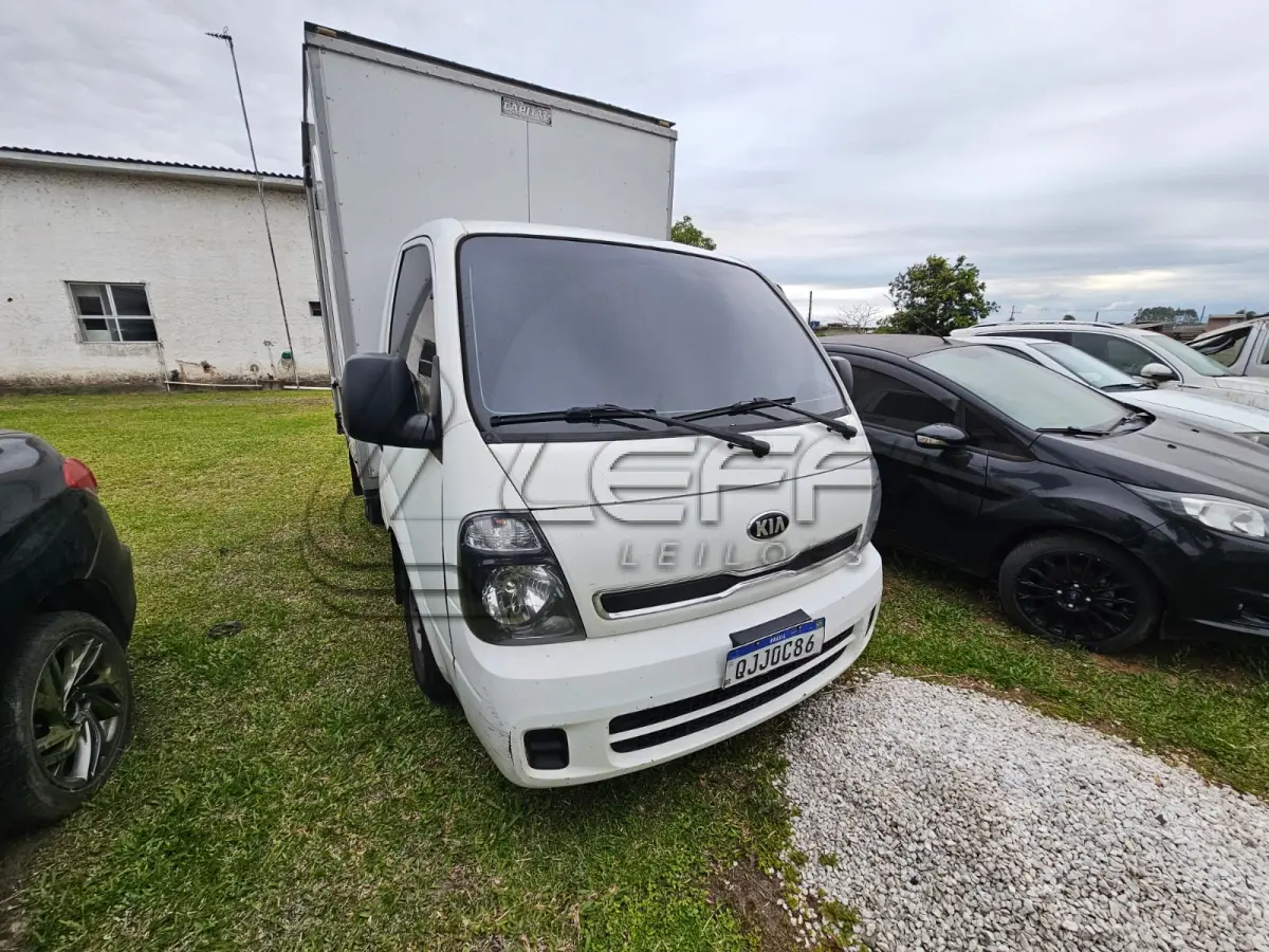 LOTE 001 - Um veículo caminhonete importado marca I/KIA UK2500 HD SC,  carroceria fechada, cor branca, a diesel, ano de fabricação e modelo 2018/2019, placa  QJJ0286 (QJJ0C86)