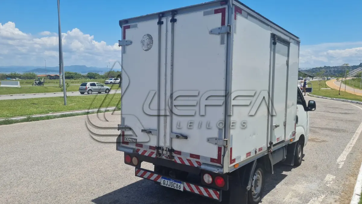 LOTE 001 - Um veículo caminhonete importado marca I/KIA UK2500 HD SC,  carroceria fechada, cor branca, a diesel, ano de fabricação e modelo 2018/2019, placa  QJJ0286 (QJJ0C86)