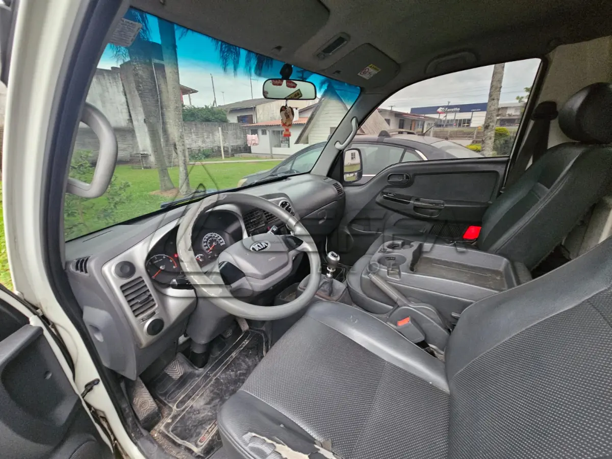 LOTE 001 - Um veículo caminhonete importado marca I/KIA UK2500 HD SC,  carroceria fechada, cor branca, a diesel, ano de fabricação e modelo 2018/2019, placa  QJJ0286 (QJJ0C86)