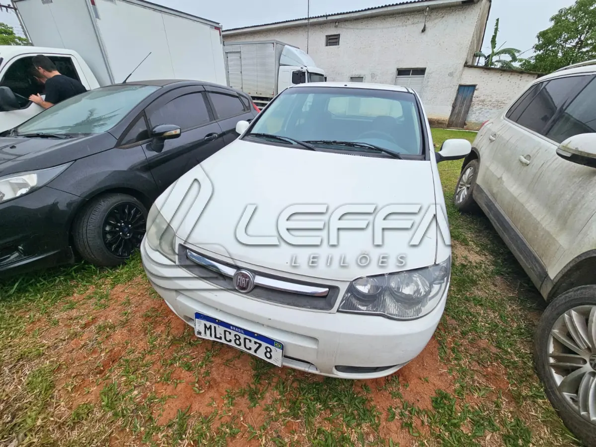 LOTE 003 - Um veículo automóvel nacional marca FIAT/PALIO FIRE ECONOMY,  cor branca, a álcool/gasolina, ano de fabricação e modelo 2012/2013, placa  MLC8C78