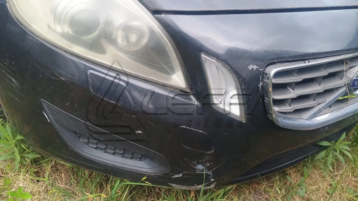 LOTE 001 - UM VEÍCULO MARCA I/VOLVO S60 2.0 T5 DYNA, PLACAS IYY-0038, ANO/MODELO 2011/2012, COR PRETA, GASOLINA