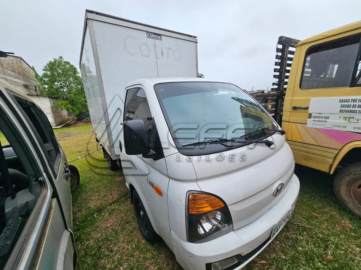 LOTE 002 - Um veículo caminhonete nacional marca HYUNDAI/HR HDB,  carroceria fechada, cor branca, a diesel, ano de fabricação e modelo 2019/2020, placa  RAF7245