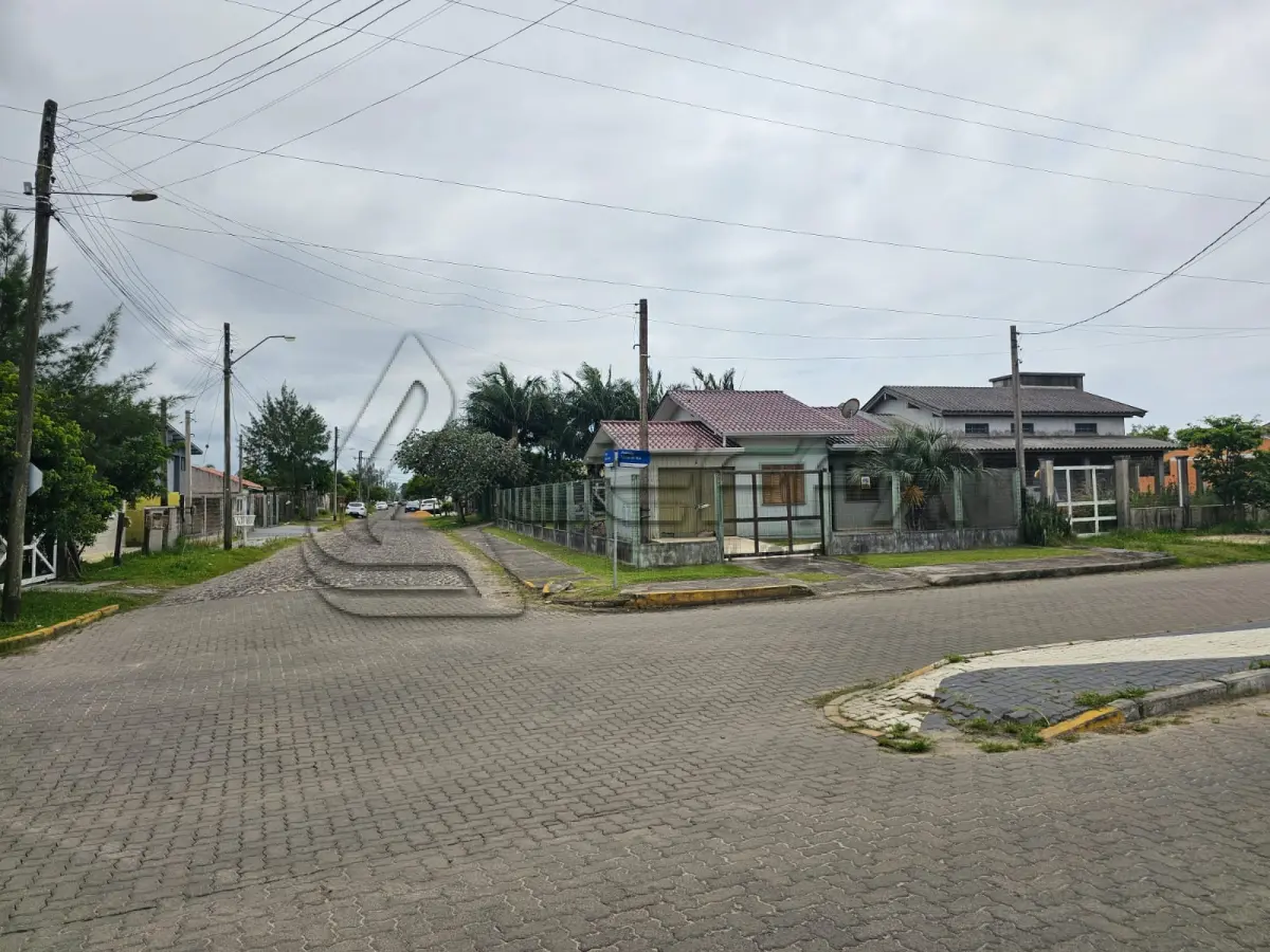 LOTE 001 - Um Imóvel Localizado na Praia Noiva do Mar em Xangrilá RS