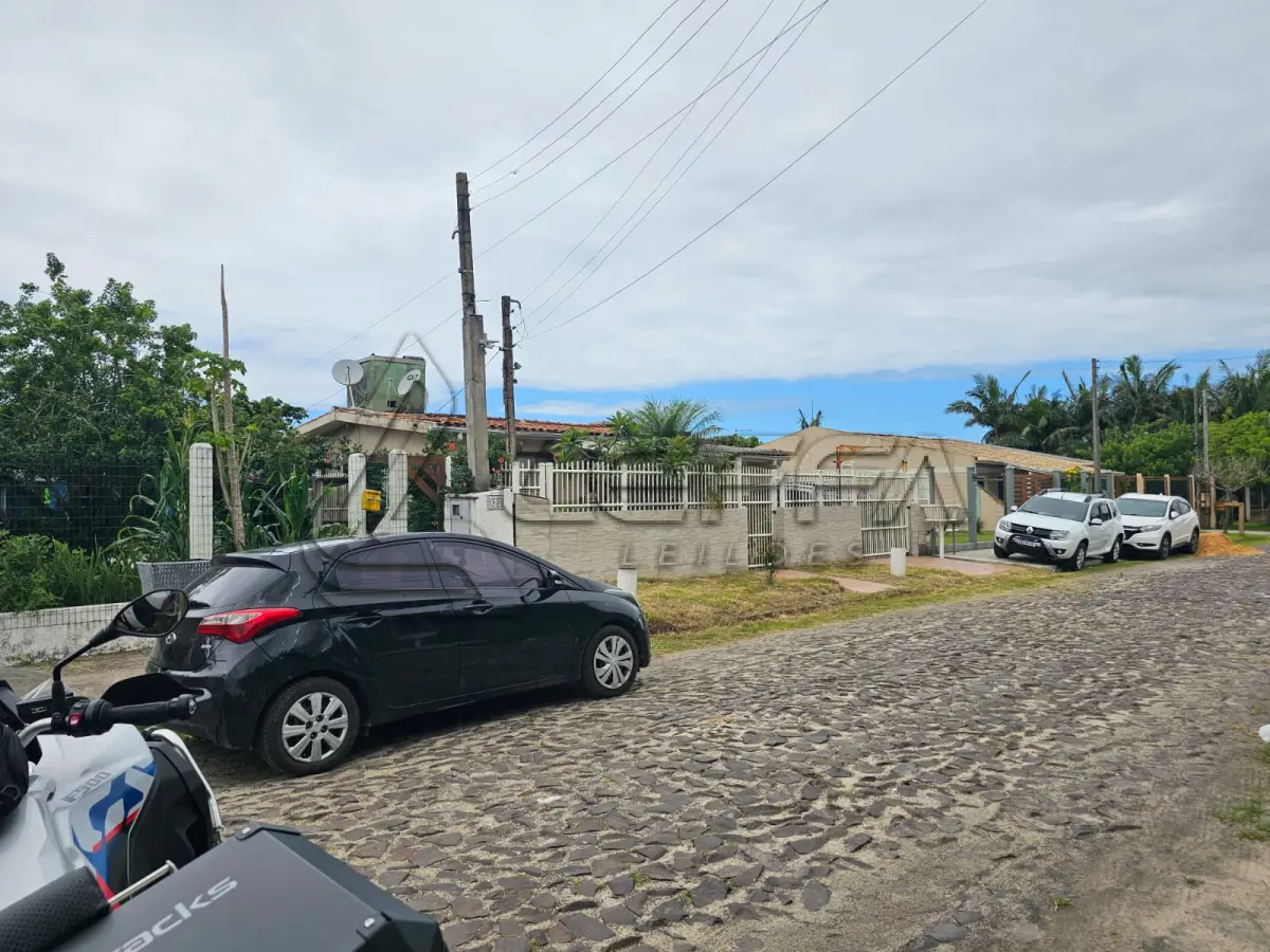 LOTE 001 - Um Imóvel Localizado na Praia Noiva do Mar em Xangrilá RS
