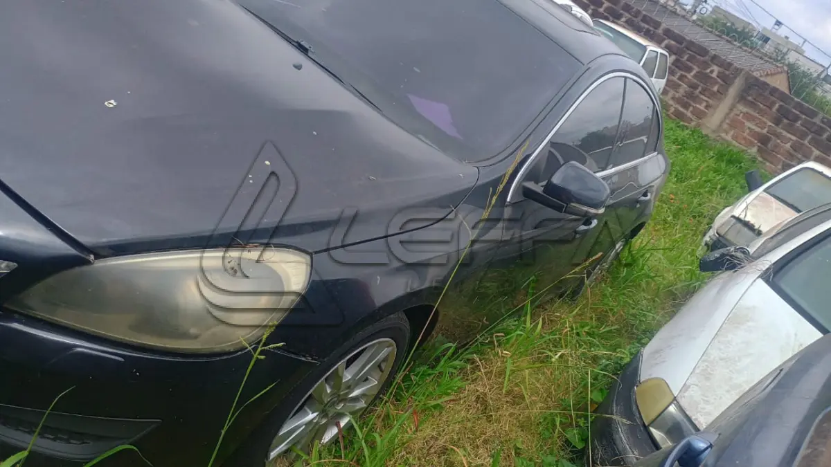 LOTE 001 - UM VEÍCULO MARCA I/VOLVO S60 2.0 T5 DYNA, PLACAS IYY-0038, ANO/MODELO 2011/2012, COR PRETA, GASOLINA