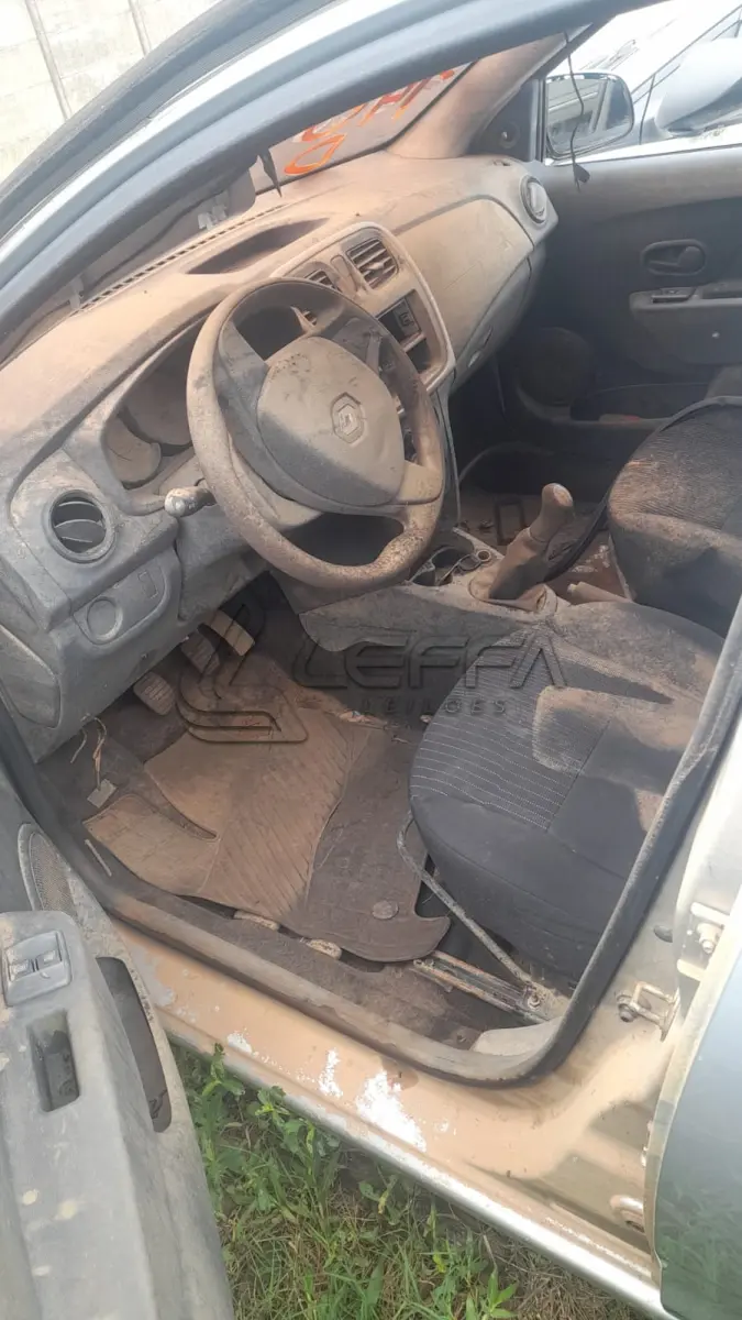 LOTE 002 - UM VEÍCULO RENAULT/SANDERO AUTH 10, PLACAS PZY-9584, ANO/MODELO 2017/2018, COR PRATA, ÁLCOOL/GASOLINA