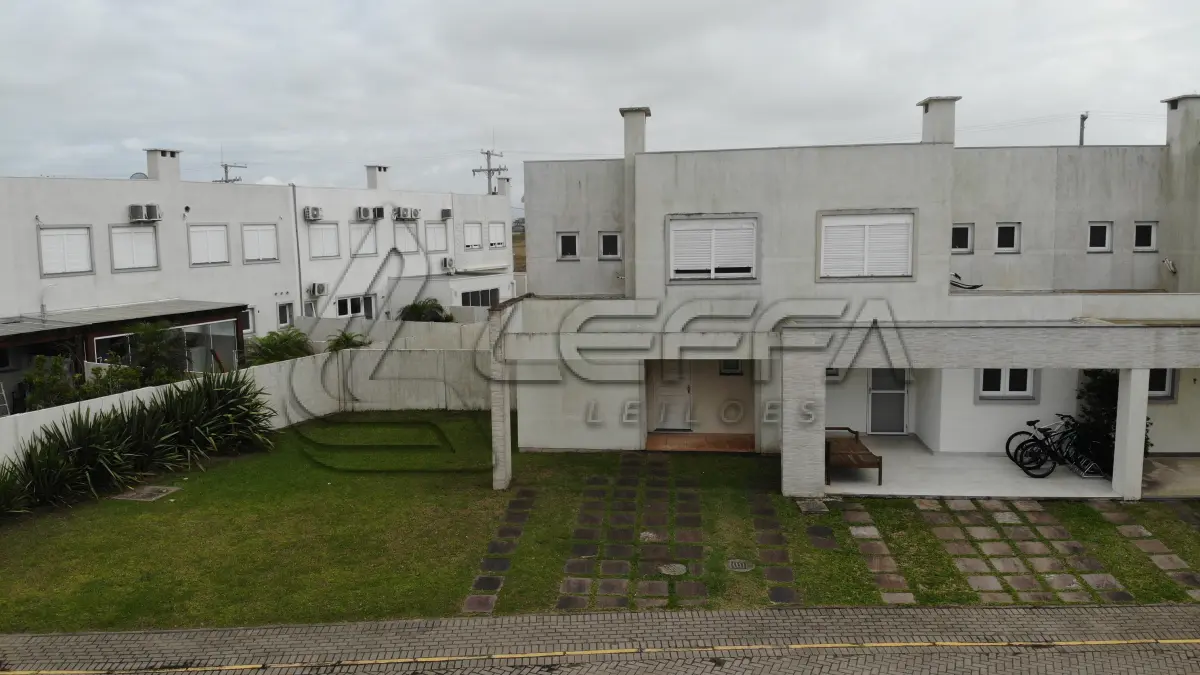 LOTE 001 - UMA CASA DE Nº 08 (OITO) DA QUADRA Nº 06 (SEIS) DO CONDOMÍNIO HORIZONTAL DE RESIDÊNCIAS “ATLANTIS” (PATEO MARBELLA) NO MUNICÍPIO DE XANGRI-LÁ/RS