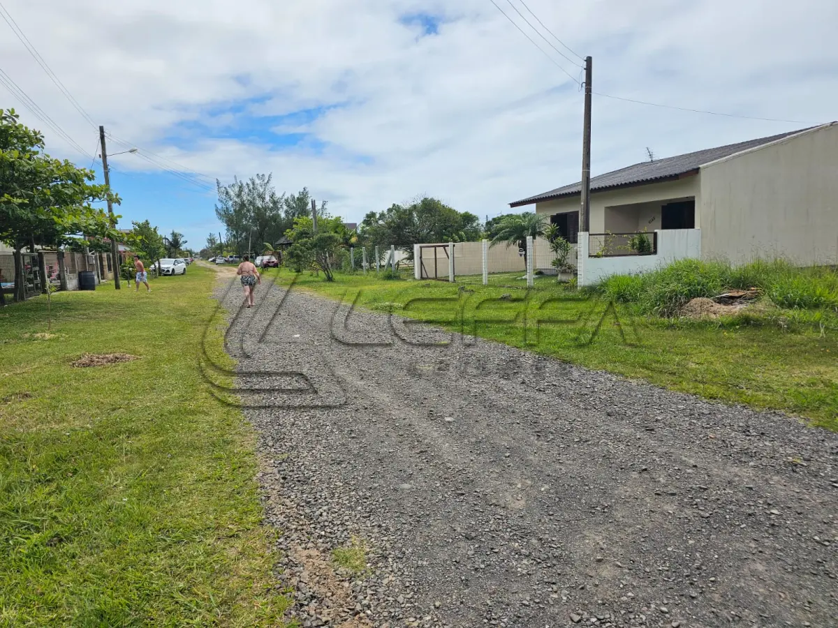 LOTE 003 - Um Terreno Urbano, Lote 14 Quadra 08, no Balneário Perola, em Arroio do Sal RS